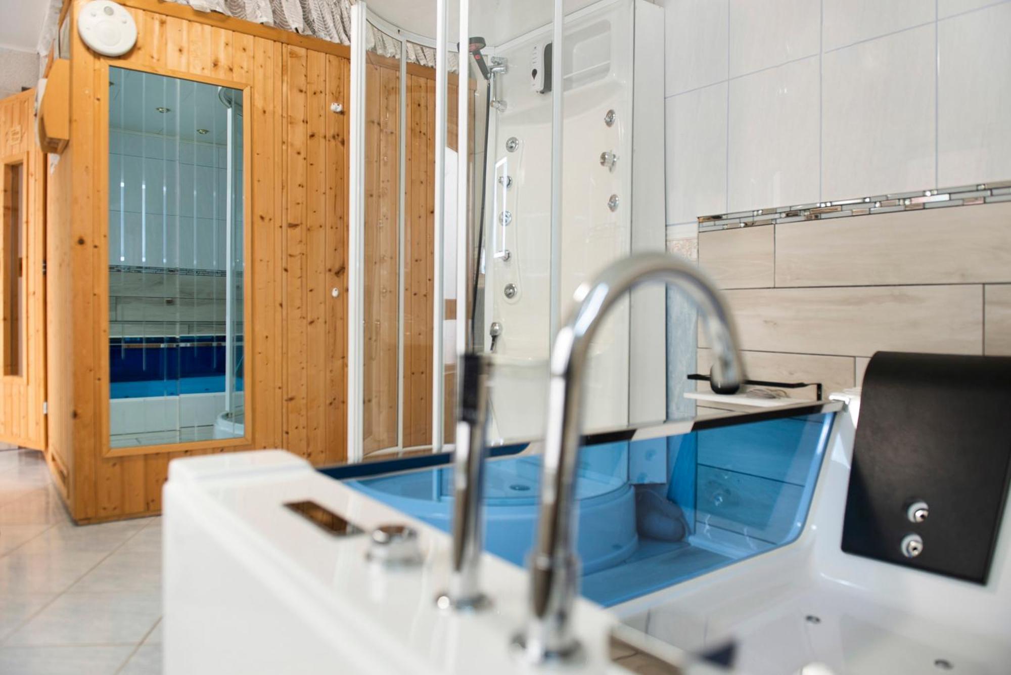 Spawo Mit Sauna Und Whirpool Pfullendorf Exterior photo