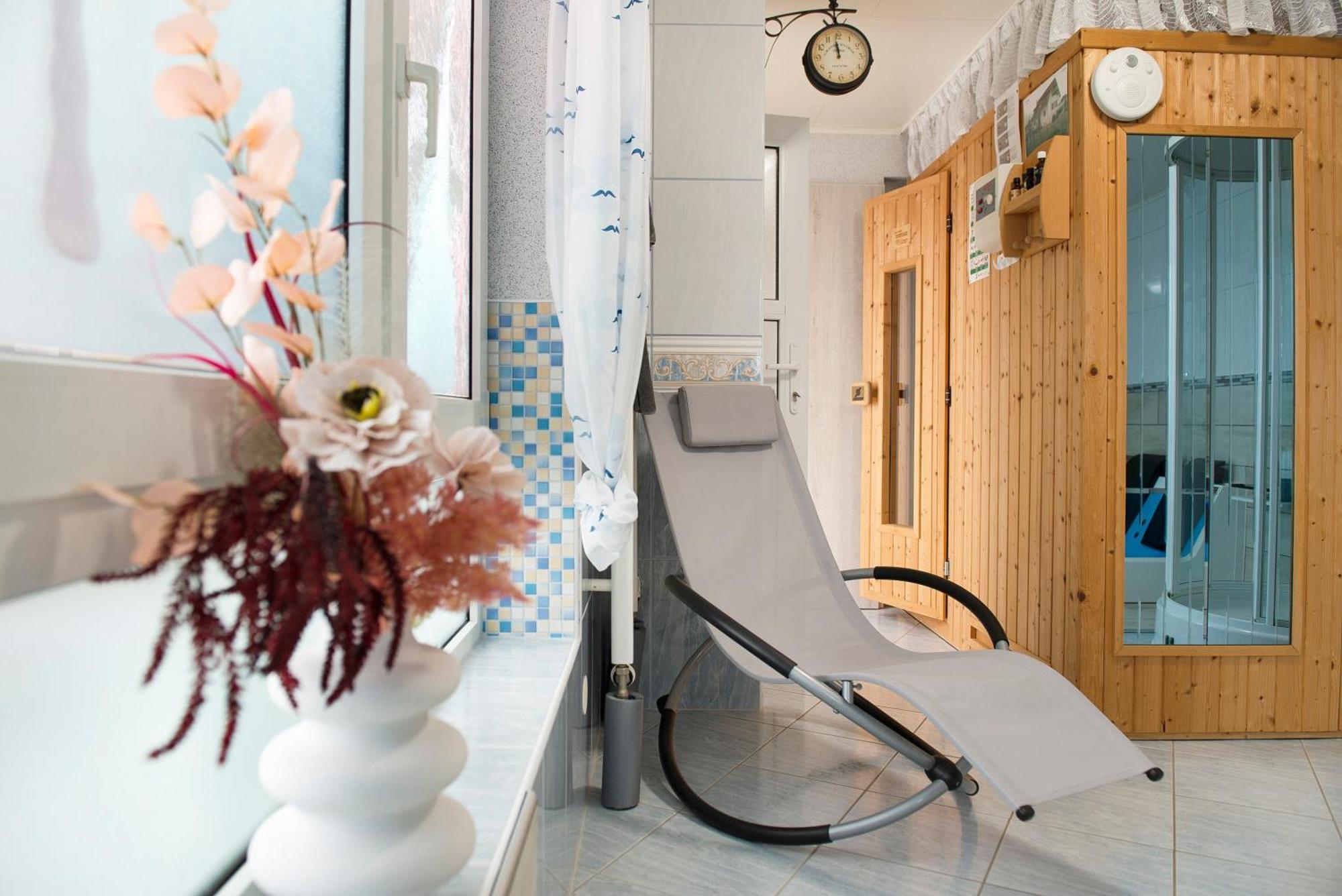 Spawo Mit Sauna Und Whirpool Pfullendorf Exterior photo