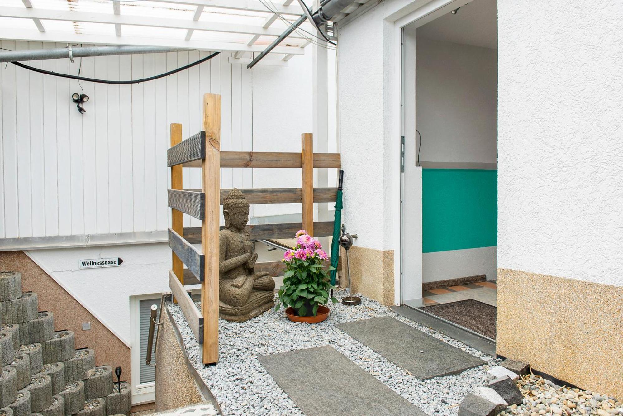 Spawo Mit Sauna Und Whirpool Pfullendorf Exterior photo