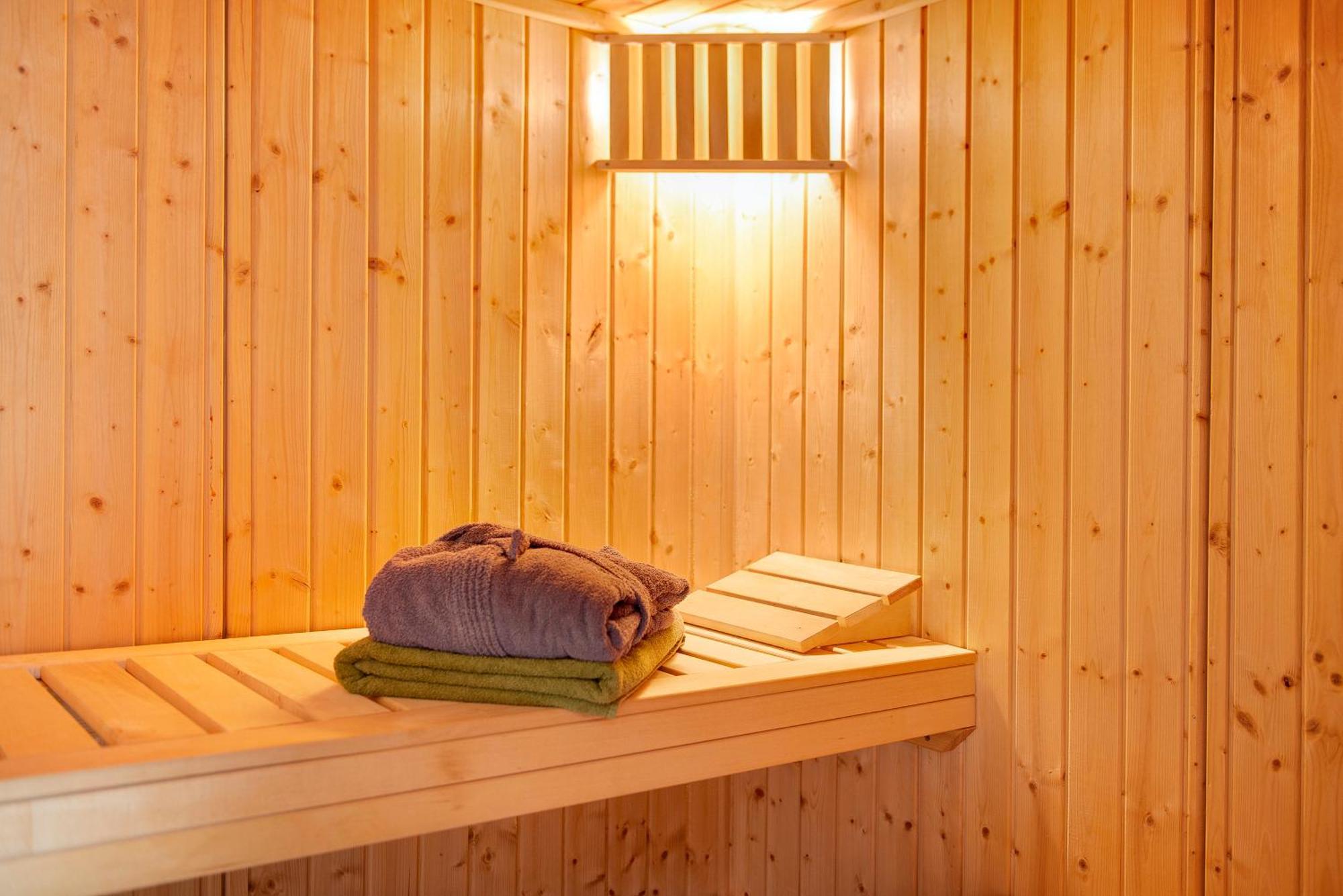 Spawo Mit Sauna Und Whirpool Pfullendorf Exterior photo